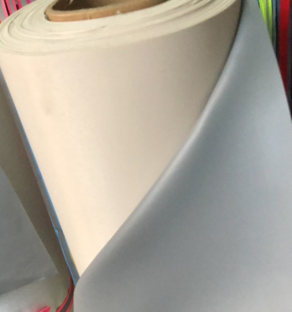 Reflektierendes Leder